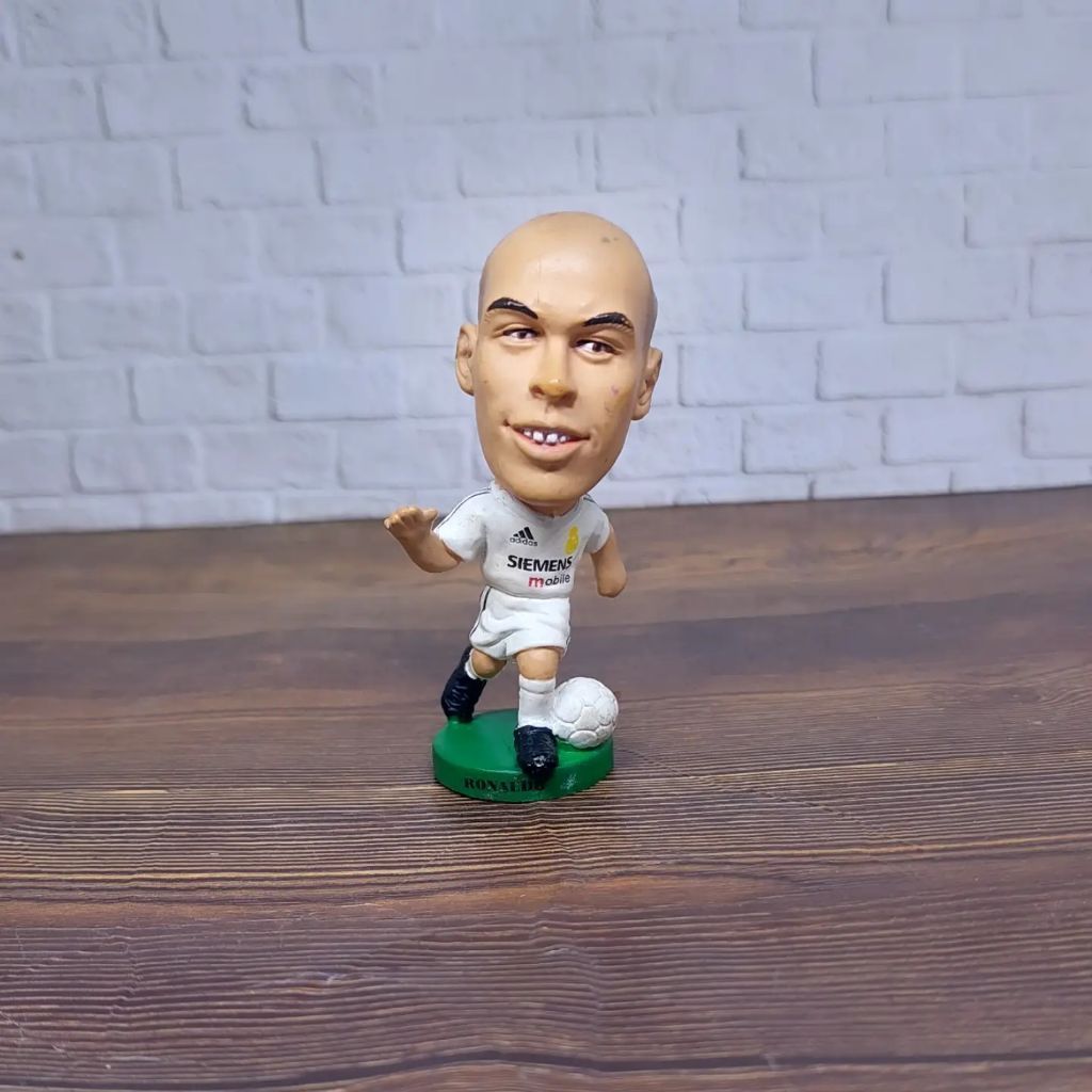 Ronaldo pemain bola preloved figure
