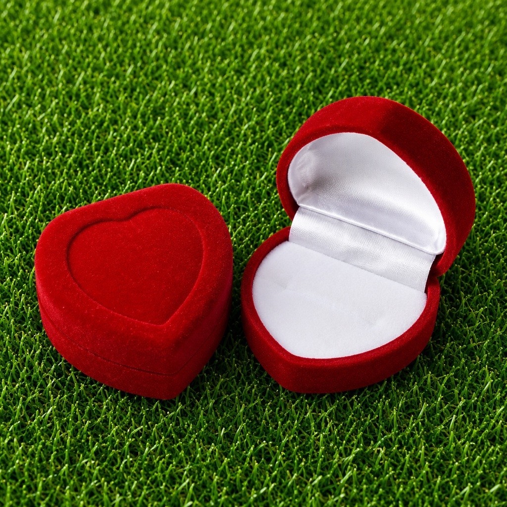 Kotak Cincin Model Love / Kotak Cincin Hati / Box Kotak Cincin Love Import / Tempat Cincin Tunangan 