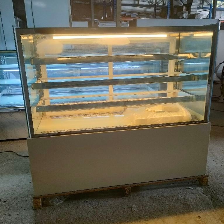 Cake Showcase Panjang 150 Cm Chiller Pajangan