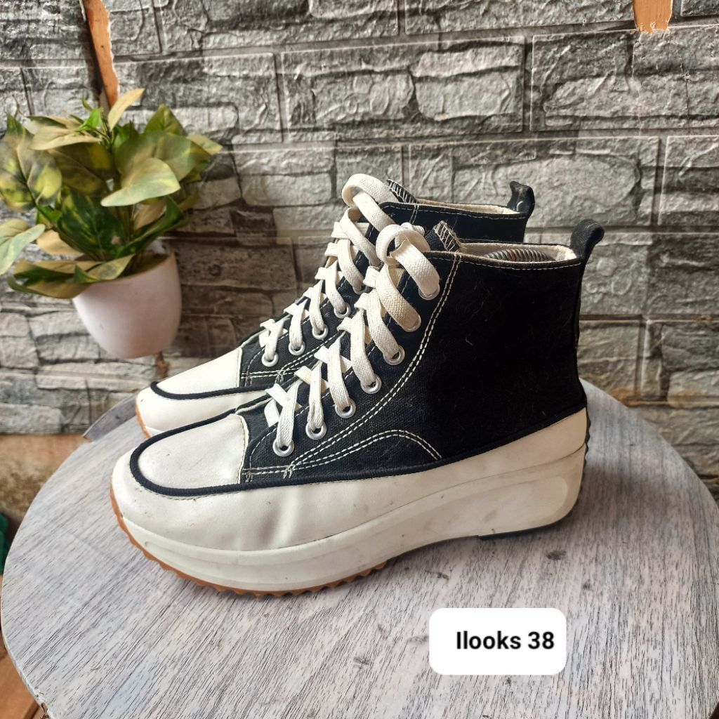 Sepatu second sneakers merk ILooks size38 insol24cm