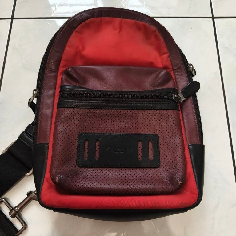 sling bag coach man ukuran 5 cm X 20 cm X 30 cm