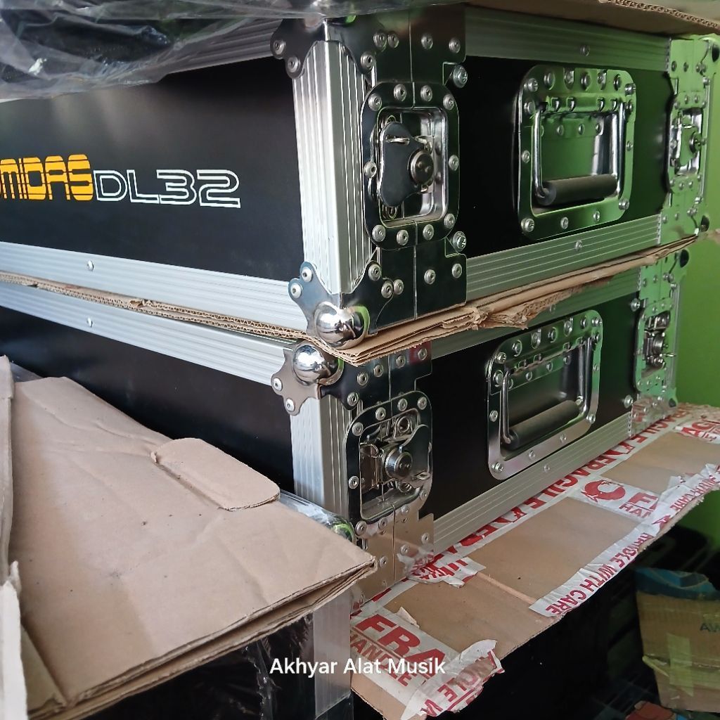 Hardcase Midas DL32 DL 32 Digital Mixer Midas DL32 DL 32 ada tutup depan belakang