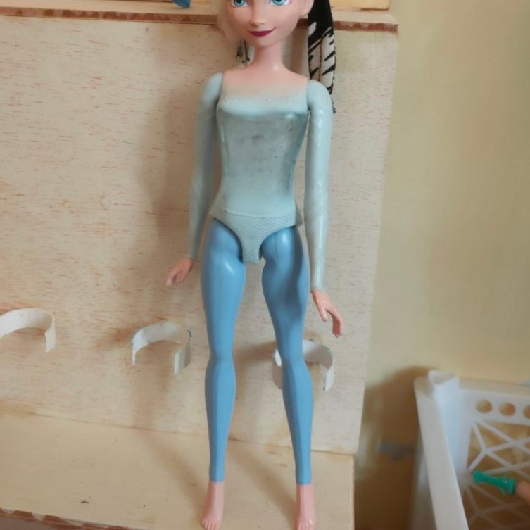 barbie bekas frozen