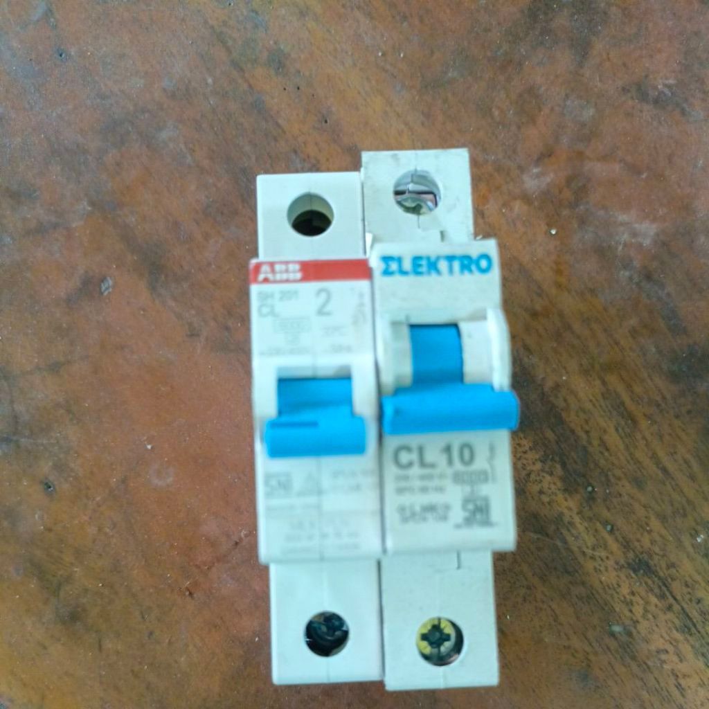 MCB Merlin Gerin 20A - Kualitas Terjamin, Penggunaan Aman, Barang Bekas PLN