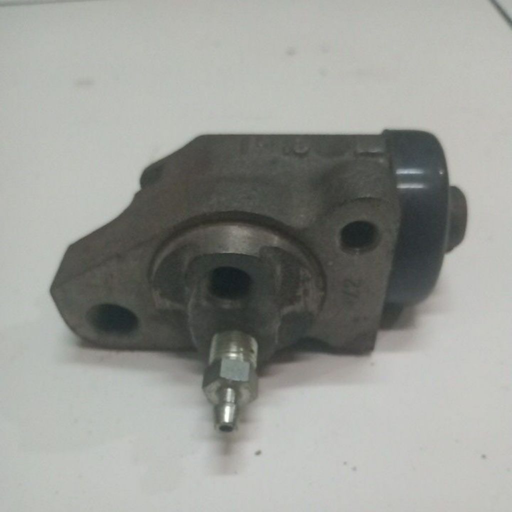 wheel cylinder blok block master rem bawah depan kiri chevrolet luv kbd25 kbd20 kbd 25 20 miyaco jap