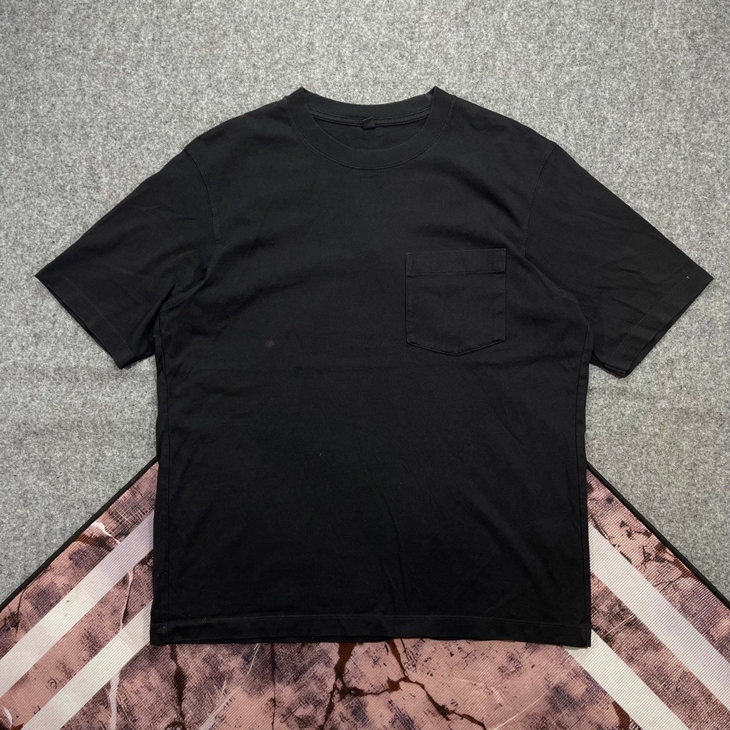 Kaos Uniqlo pocket second