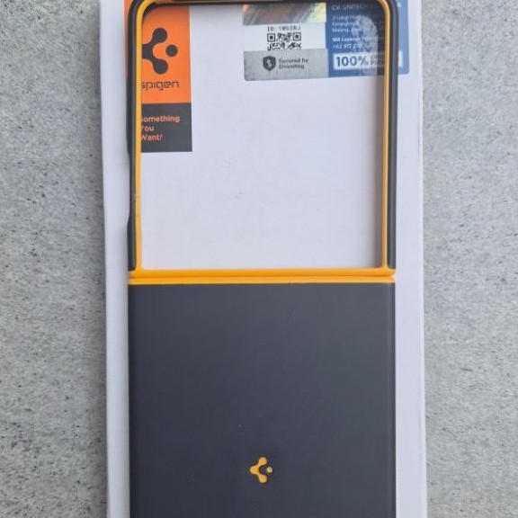 Casing Spigen Samsung Z Flip 7