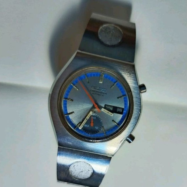 Jam tangan pria Seiko Chronograph