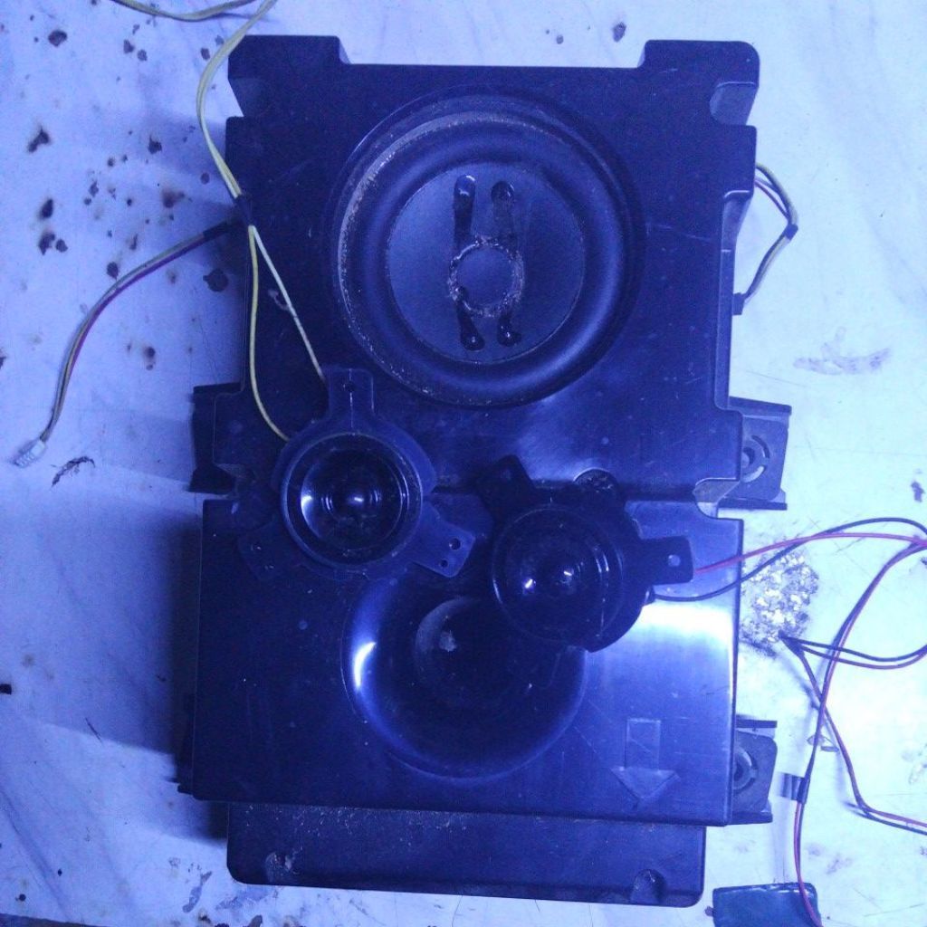 spiker subwoofer cabutan tv LED Politron
