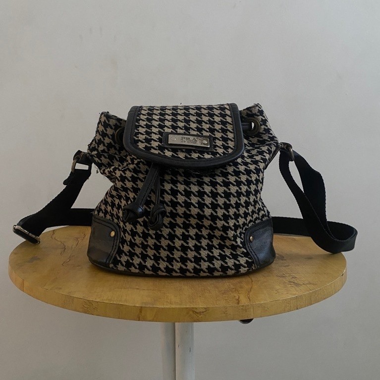 Tas kecil selempang FILA hitam | preloved backpack diapers bag botol asi travel ibu alas ganti popok