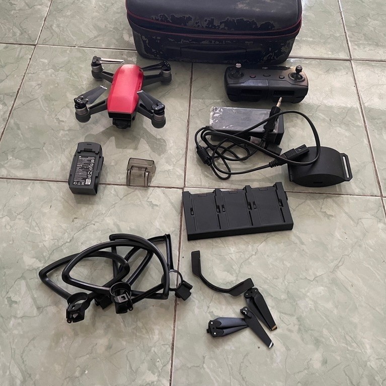 DRONE DJI SPARK BASIC SECOND, DRONE MASIH SEGEL. MINUS SELETING TAS RUSAK