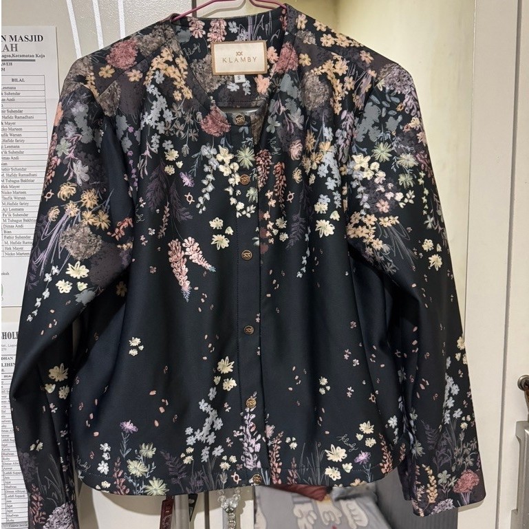 Blazer Kelamby Motif Bunga Preloved