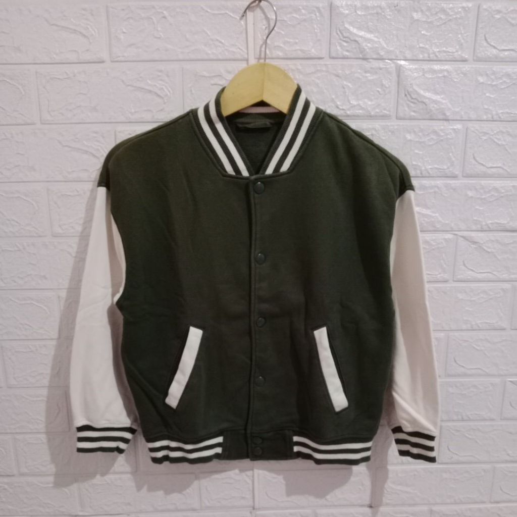 Varsity anak GU army size 140/LD 94 P 52