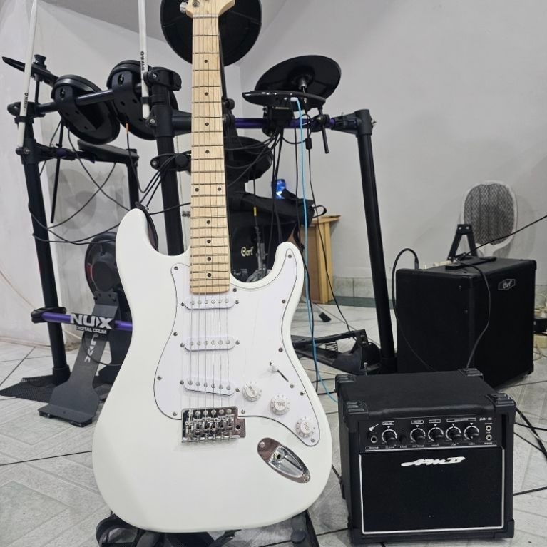 Gitar Listrik Elektrik benston second kondisi 99% (gitar only) khusus medan