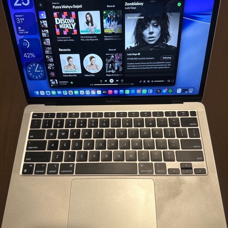 Apple MacBook MacBook Air M1 Laptop
