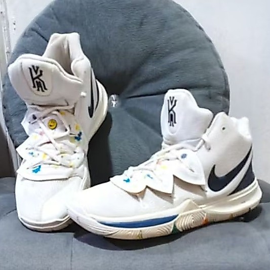 Nike Kyrie 5 - have A Nike Day. Size 43 Insole 27.5cm. (second)