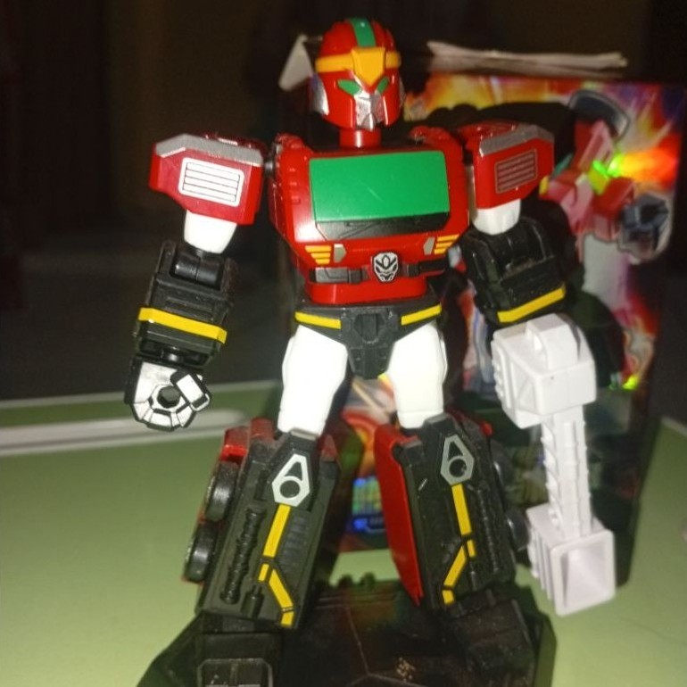 HELLO CARBOT. ACTION FIGURE. MODEL KIT. FIRE EXTINGUISHER MASTER