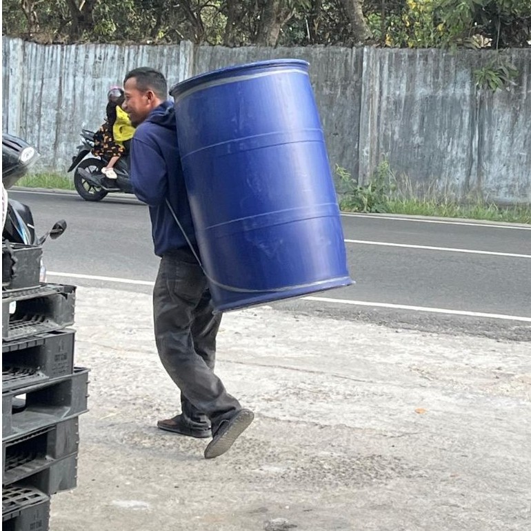 drum  plastik 200 liter.tk bahan hdpe.tebal untuk tandon air..drum apung.tahan banting hdpe.