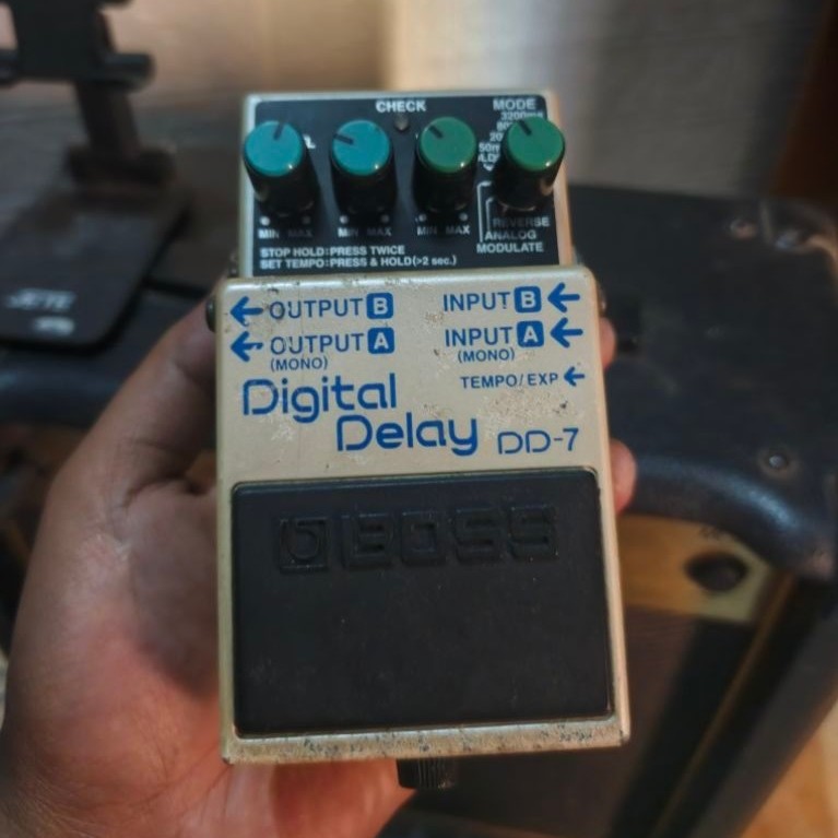 Efek Gitar Boss Digital Delay DD-7