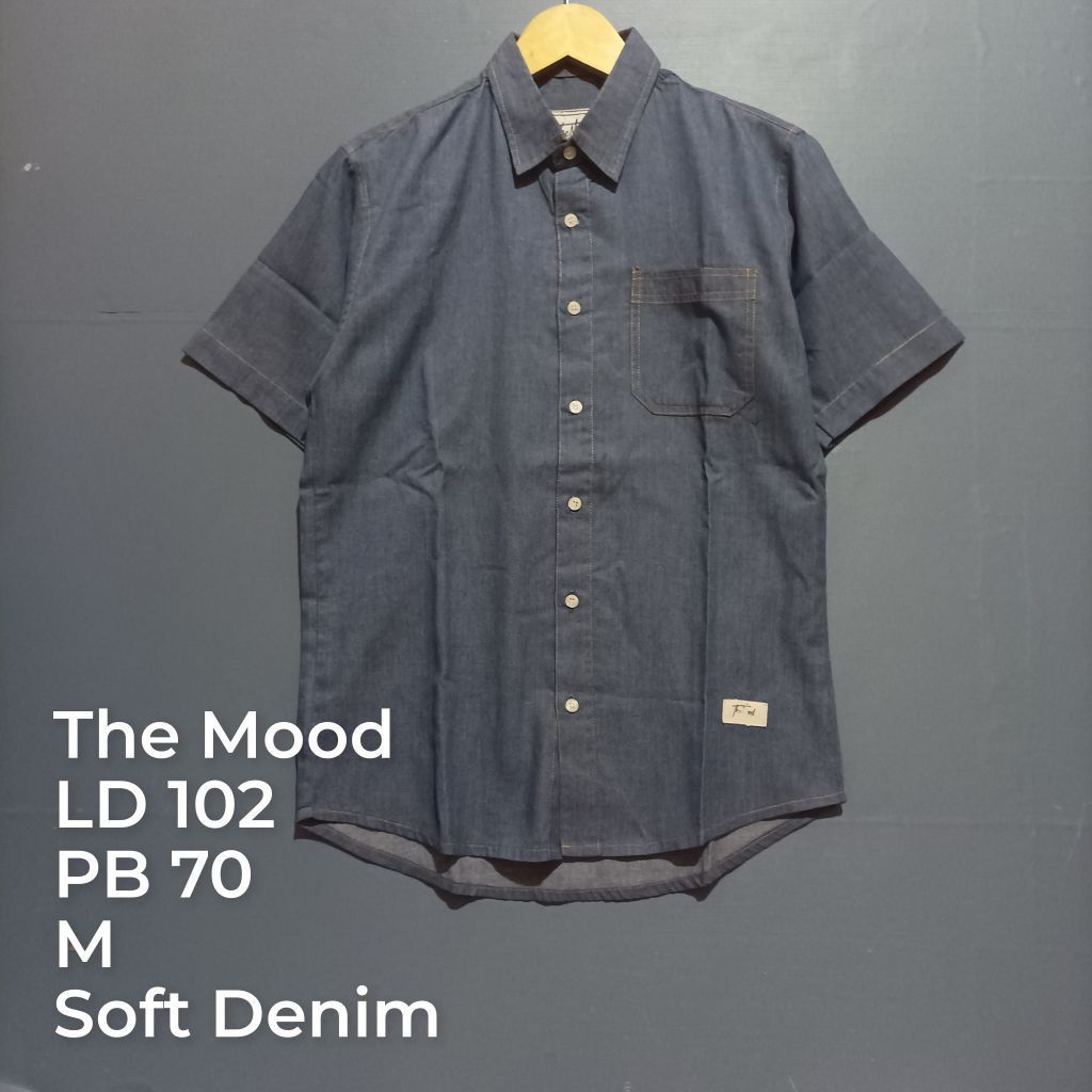 kemeja putih lengan pendek size M semi denim second preloved