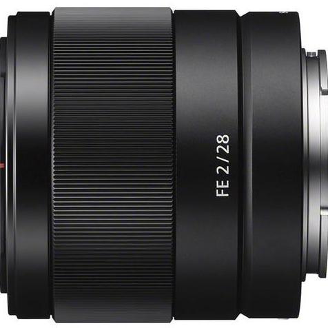 Sony FE 28mm f/2 Lens - Sony FE 28mm F2 - SEL28F20 / LENSA SONY FE 28MM F2