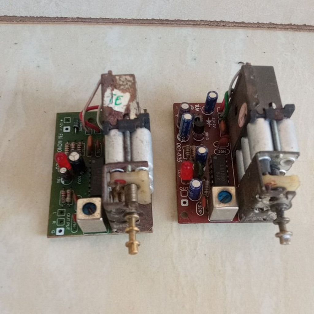 Tuner FM Mono Bekas Original Kondisi Hidup Normal