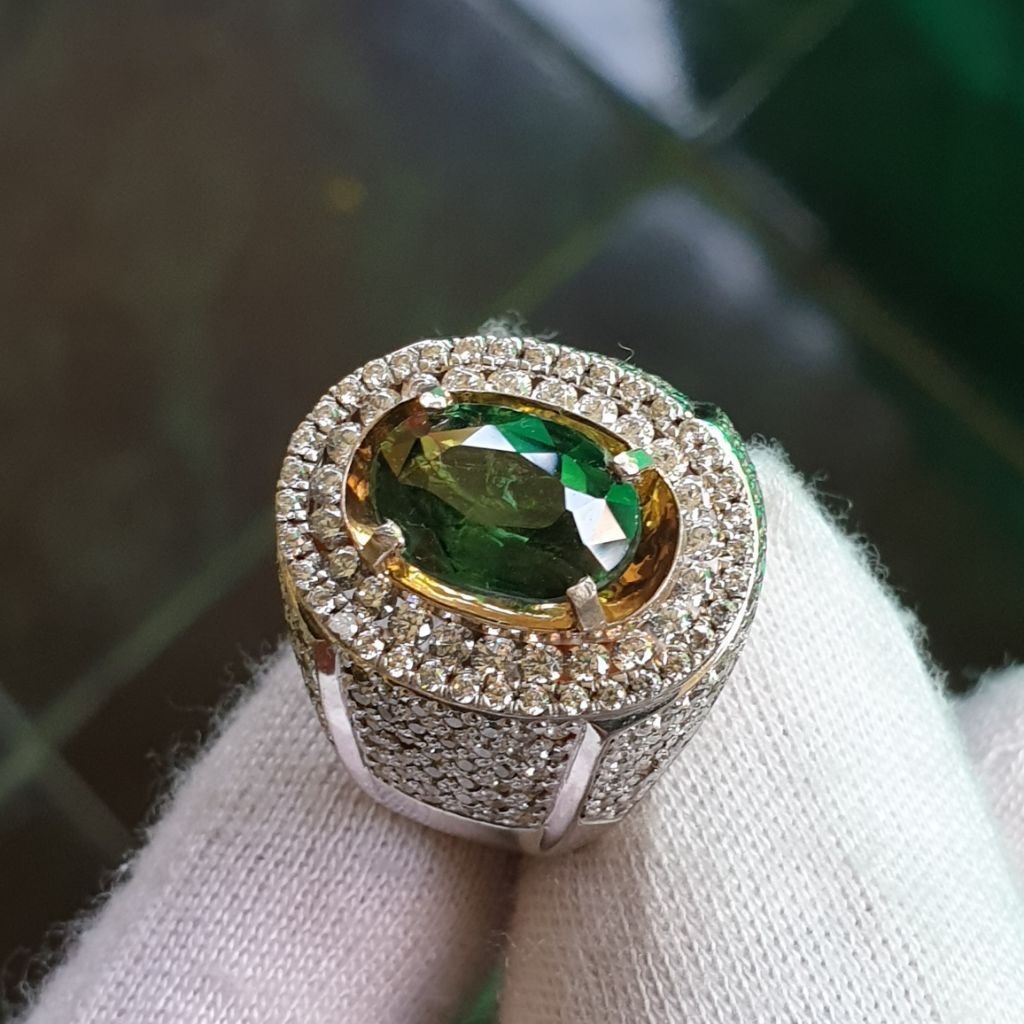 Natural Green Sapphire 5.04 crt Memo GRI Ring silver Microsetting