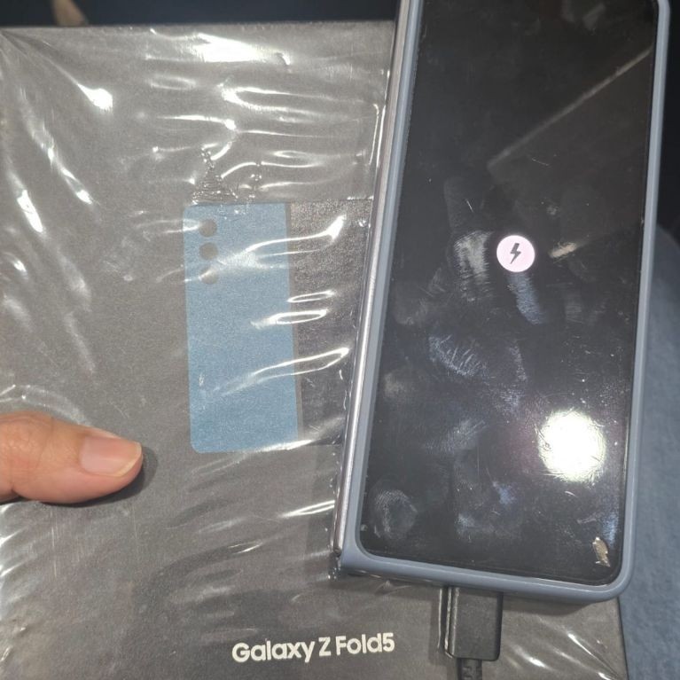 SECOND SAMSUNG GALAXY Z FOLD 5
