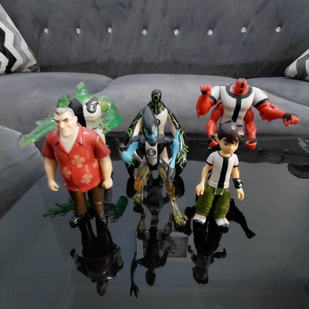Figure Ben 10  Cartoon Network Bandai
