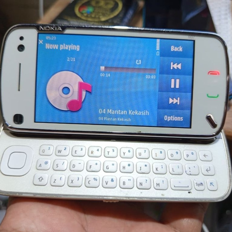 nokia N97 big 32gb,masih segel pabrik,minus sentuh bagian bawah kiri,ama atas kiri gk bisa,yg laen b
