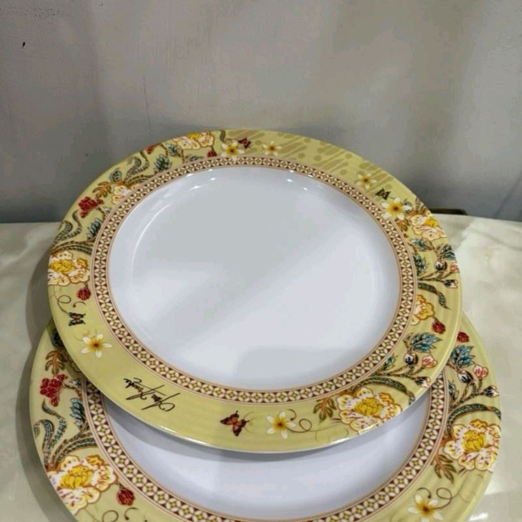 Tupperware Anne Avantie Melamine Large Plate 250ml