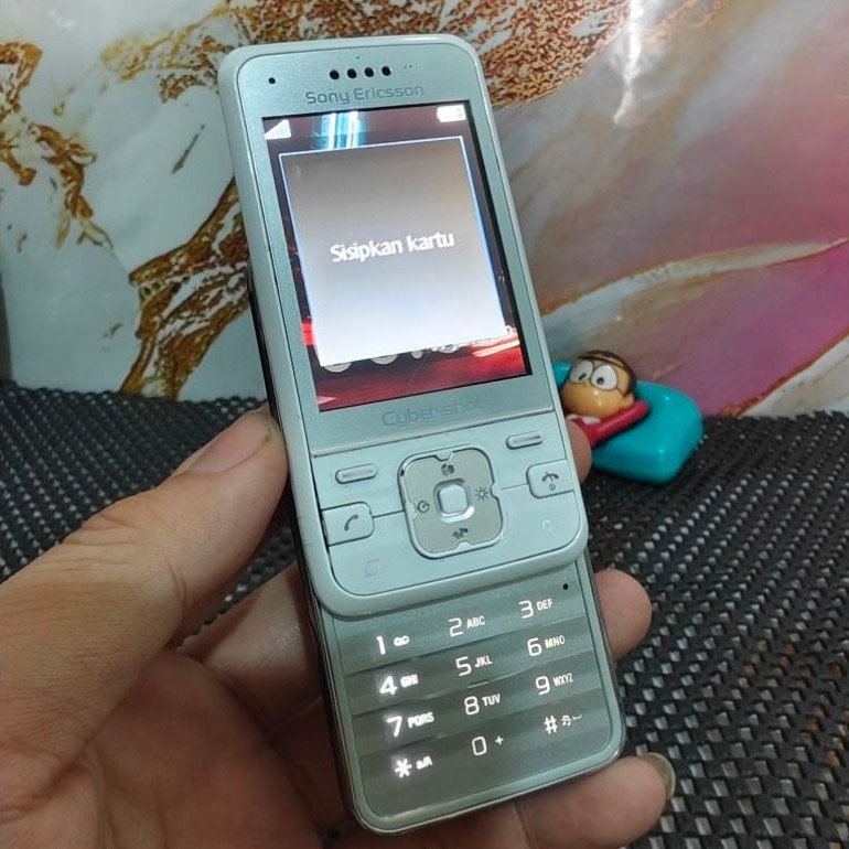 Handphone Sony Ericsson C903 Cybershot warna silver