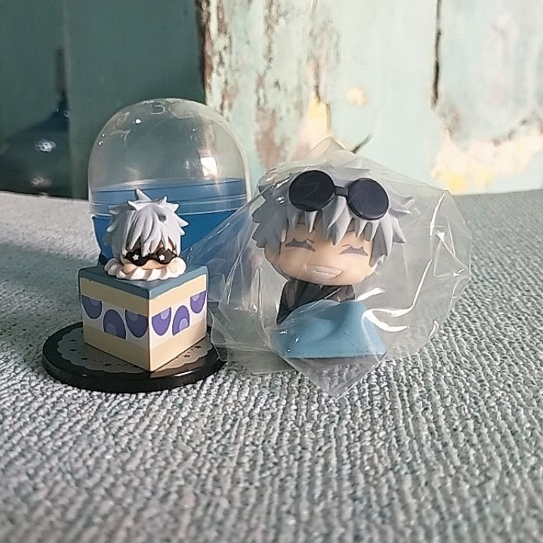 Dapat Sepasang Mini Figure Gojo School Onemutan dan Gojo Petite Base Original Stasto