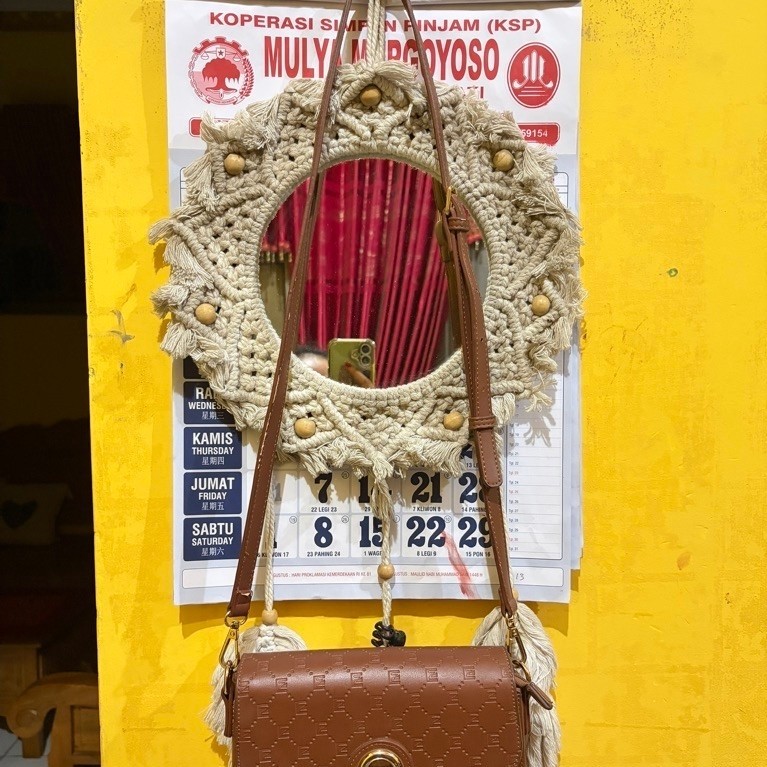 Preloved Tas selempang Elizabeth/Emsio minus ngelupas