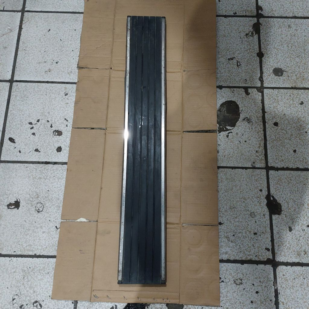 grill depan l300 lama ( tengah )