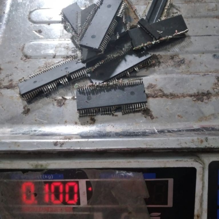 ( bahan leburan ) IC CUCUK / KELABANGAN BERKUALITAS TINGGI COPOTAN DARI KOMPONEN ELEKTRONIK