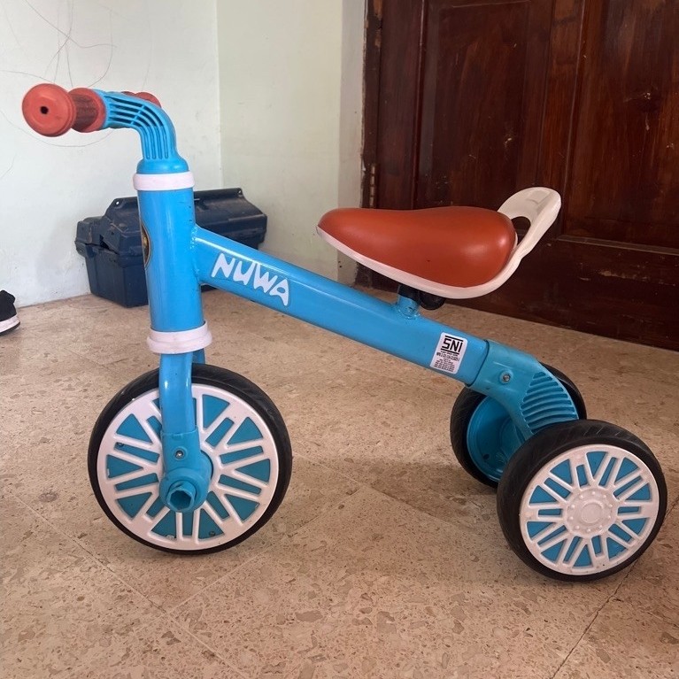 Preloved Balance push bike Nuwa (sepedah keseimbangan)