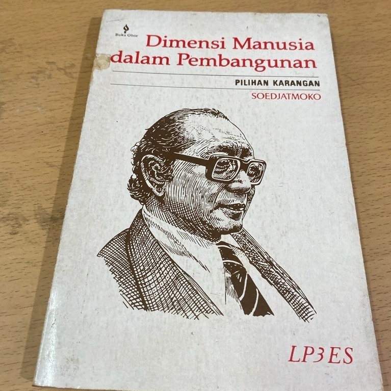 Buku Dimensi Manusia dalam Pembangunan Pilihan Karangan Soedjatmoko Bekas Terawat