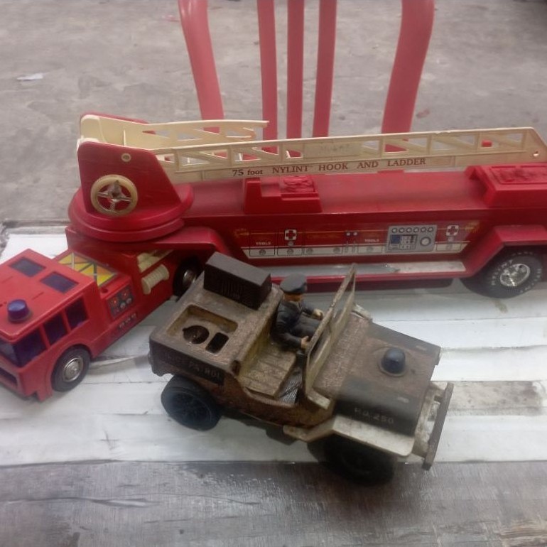 TINTOYS US TINTOYS JAPAN mainan kaleng jadul vintage tintoys jeep tintoys pemadam