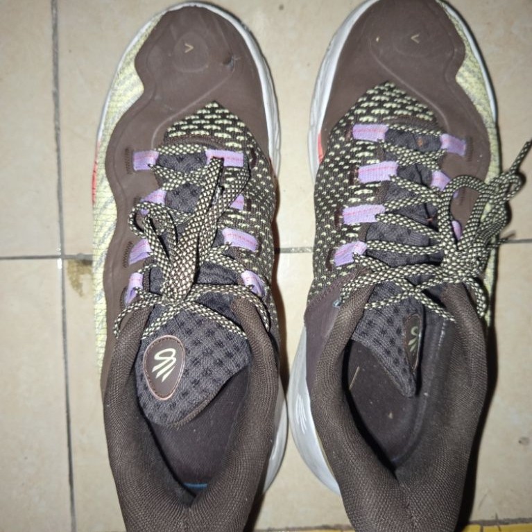 sepatu basket size 45