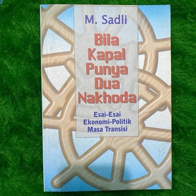 Buku Original Bila kapal punya dua nakhoda esai esai ekonomi politik masa transisi - M. Sadli