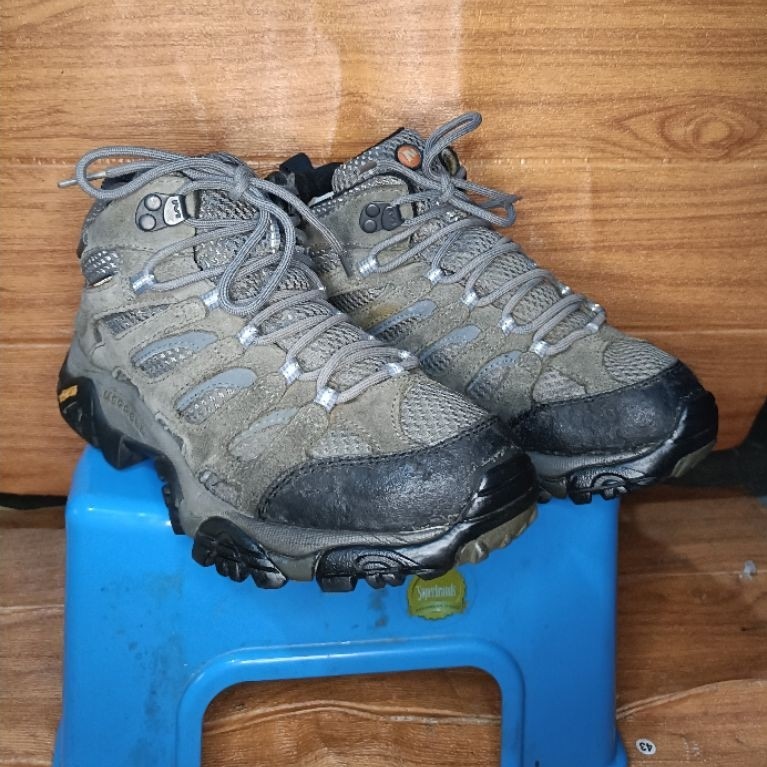 Sepatu OUTDOOR MERRELL tapak VIBRAM size 38