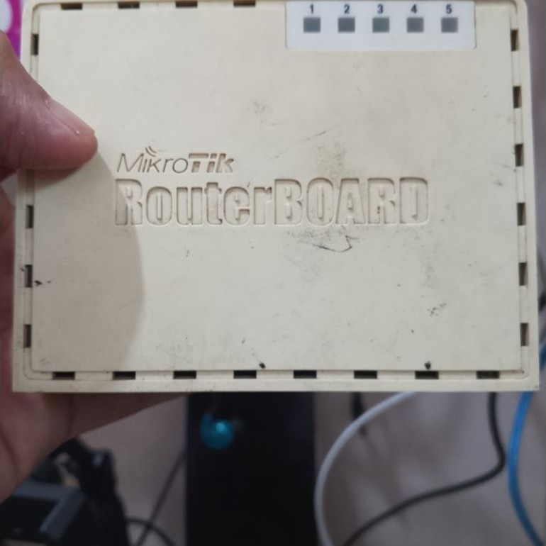 Mikrotik RB 951-2n bekas normal.