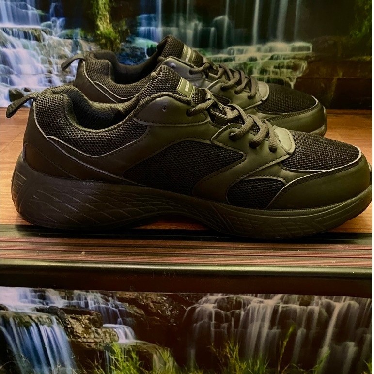 Sepatu Sneakers Pria size 45 Insol 28