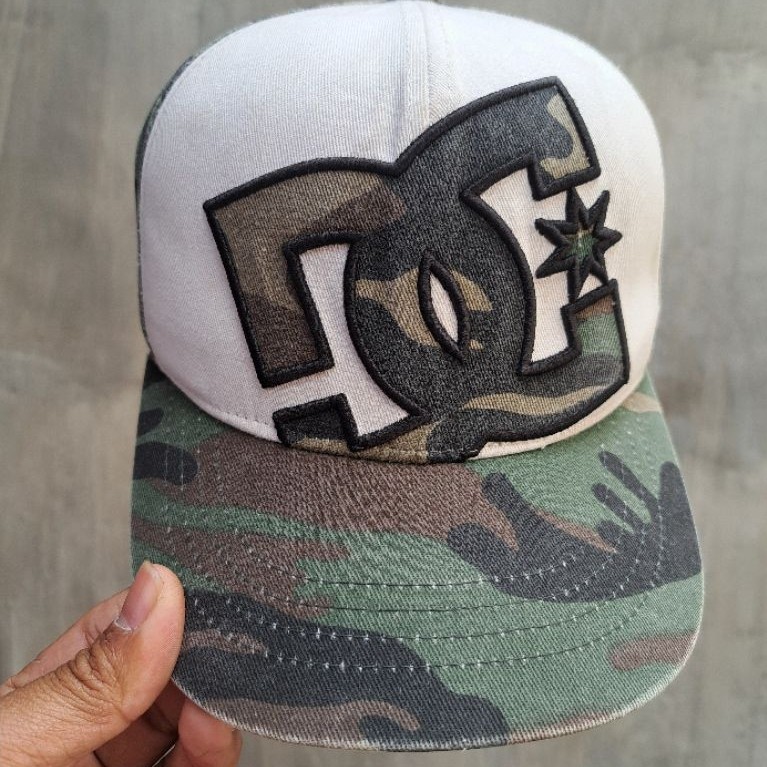 topi second original DC camo skateboard fitted size 56