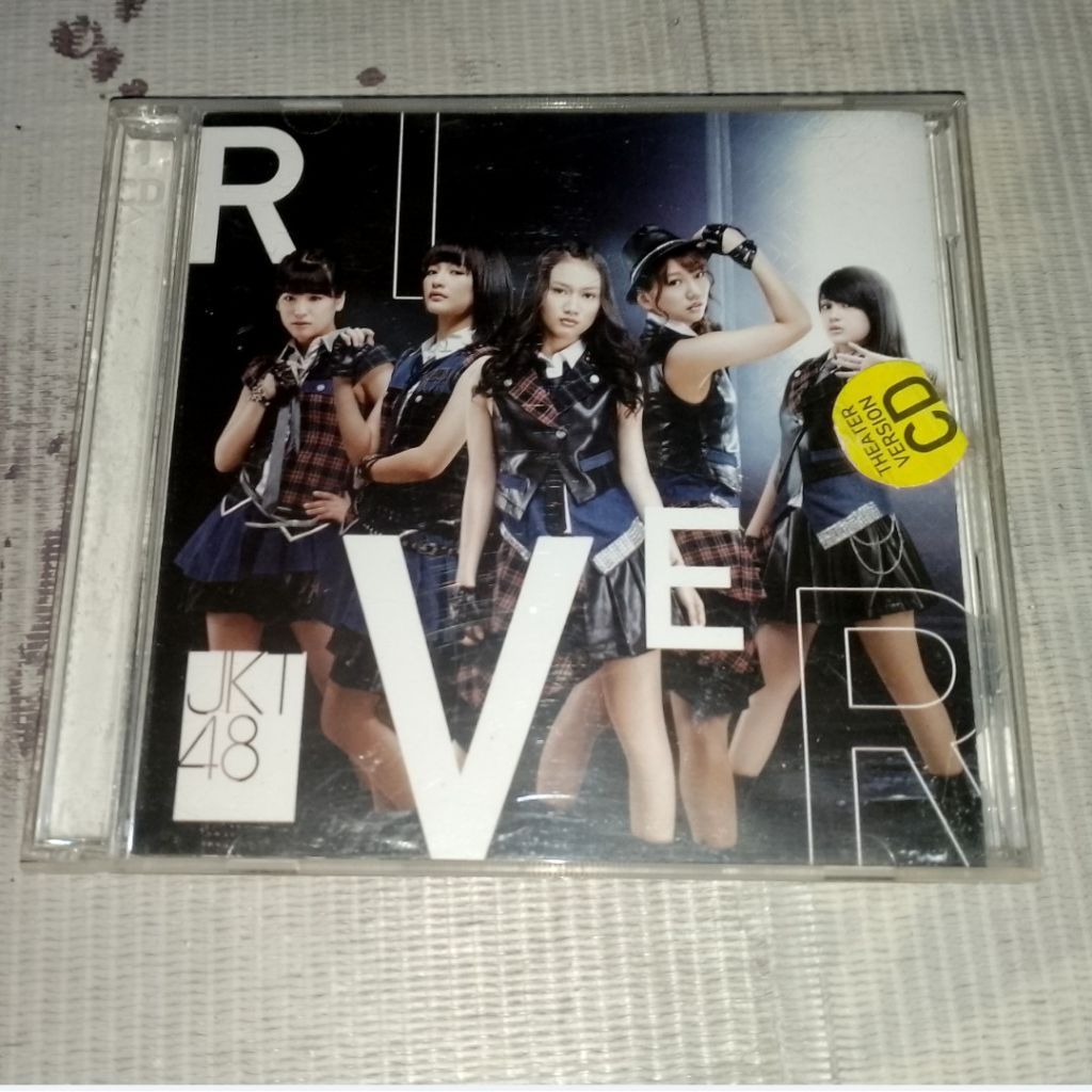 CD musik:JKT 48-River