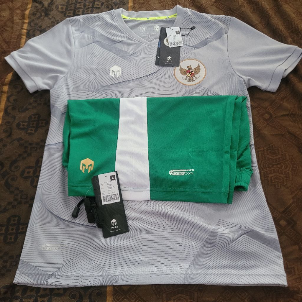 Jersey training celana timnas