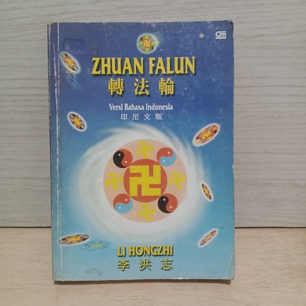 Buku Zhuan Falun karya Li Hongzi