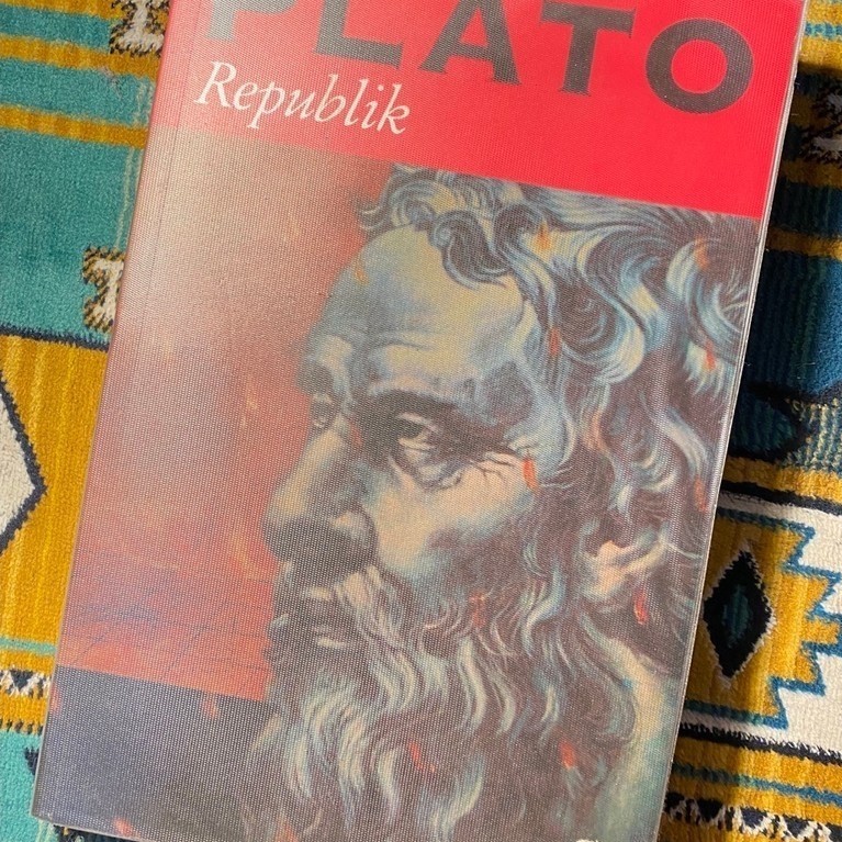 BUKU REPUBLIK PLATO ORIGINAL PRELOVED LANGKA