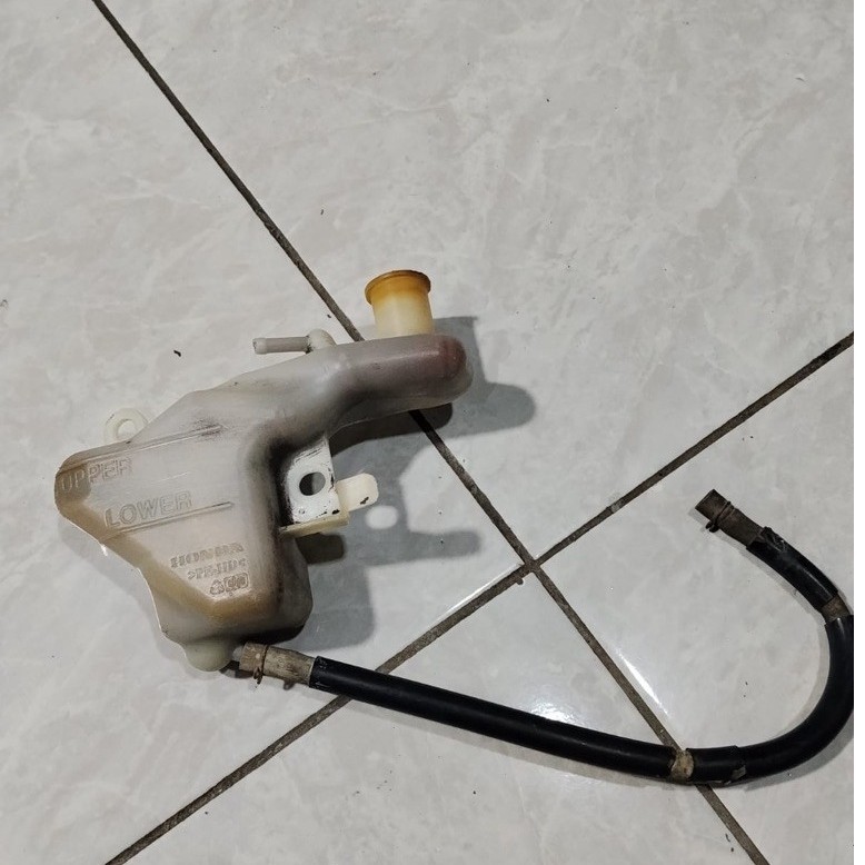 Tabung Air Radiator HONDA VARIO 110 KARBULATOR second ORIGINAL/Bekas